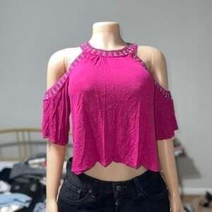 Breezy Y2K Hot Pink Off-Shoulder Top with Beaded Trim, Cropped